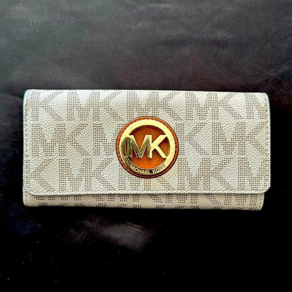 Michael Kors Vanilla/Beige Signature Canvas Fulton Flap Continental Wallet